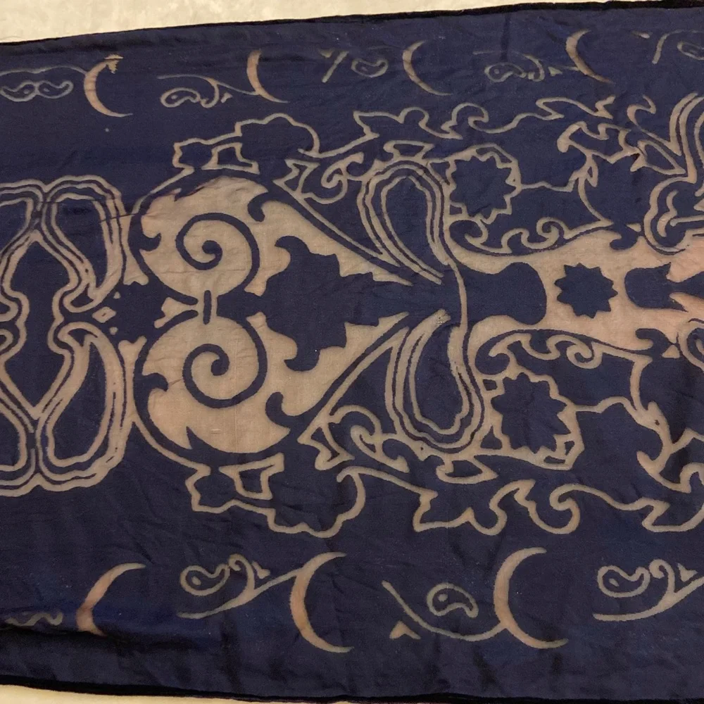 Scarf Velvet Devore Ornate Blue and Black Scarf Fine Silk Viscose Burnt Out NWOT - Picture 10 of 10